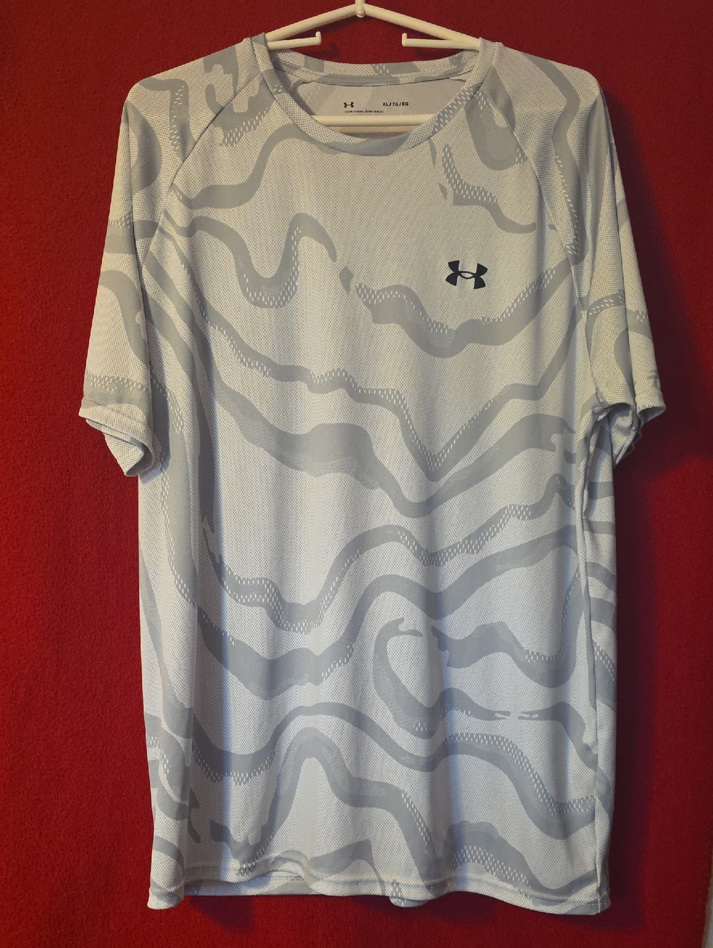 Under Armour Men’s Light Gray Performance Tee